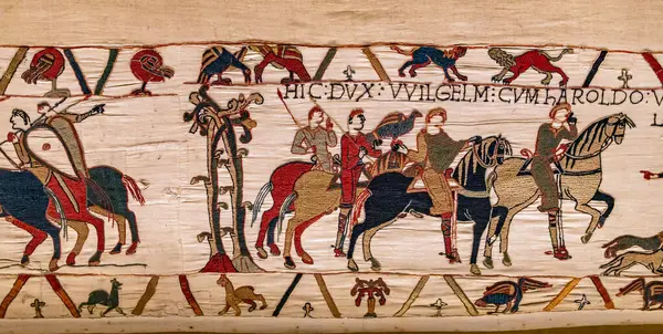 BAYEUX, FRANCE, 14 Mayıs 2024: Bayeux 'nun duvar halısı, 1066 yılındaki Hastings savaşını, İngiltere' nin Norman fethini betimliyor.