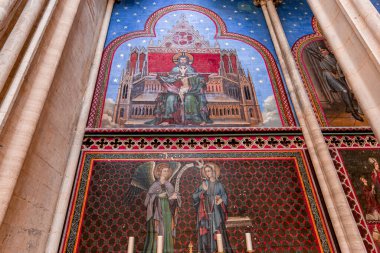 BAYEUX, FRANCE, 14 Mayıs 2024: Bayeux Leydisi Katedrali 'nin mimari dekorları, norrmandiya