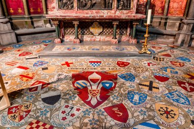 LILLE FRANCE, HAZİRAN, 15, 2024: Leydimiz de la Treille Katedrali 'nin iç mimari dekorları