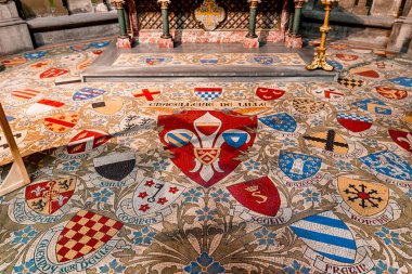 LILLE FRANCE, HAZİRAN, 15, 2024: Leydimiz de la Treille Katedrali 'nin iç mimari dekorları