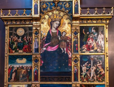 LILLE FRANCE, HAZİRAN, 15, 2024: Leydimiz de la Treille Katedrali 'nin iç mimari dekorları