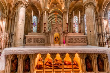 LISIEUX, CALVADOS, NORMANDY, FRANCE, 12 Mayıs 2024: Katedral Aziz Peter Katedrali 'nin iç mimari süslemeleri