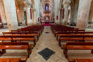 LISIEUX, CALVADOS, NORMANDY, FRANCE, 12 Mayıs 2024: Katedral Aziz Peter Katedrali 'nin iç mimari süslemeleri