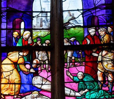 KONCHES-EN-OUCHE, EURE, NORMANDY, FRANCE, 11 Mayıs 2024: Gotik Kilise Saint-Foy Kilisesinin iç ve dış camları