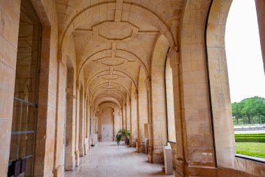 CAEN, CALVADOS, NORMANDY, FRANCE, MAYIS 16, 2024: Abbaye aux Hatunları olarak da bilinen kadın manastırının mimari detayları