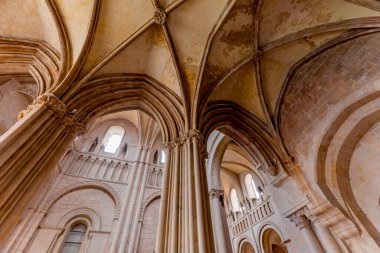 CAEN, CALVADOS, NORMANDY, FRANCE, MAYIS 16 MAYIS 2024: Trinite Kilisesinin iç ve mimari detayları, diğer adıyla Ladies Abbey, Abbaye aux dames 