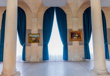 CAEN, CALVADOS, NORMANDY, FRANCE, MAYIS 16, 2024: Abbaye aux Hatunları olarak da bilinen kadın manastırının mimari detayları