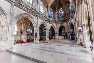 CAEN, CALVADOS, NORMANDY, FRANCE, 15 MAYIS 2024: Saint Jean Kilisesi 'nin iç ve mimari detayları