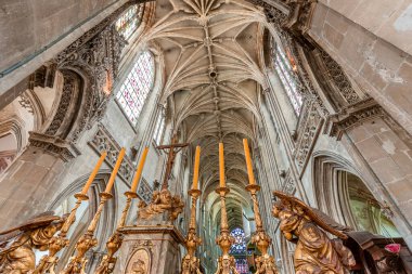 CAEN, CALVADOS, NORMANDY, FRANCE, 13 MAYIS 2024: Saint Pierre Kilisesi 'nin iç ve mimari detayları