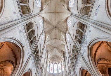 MANTES-LA-Jolie, YVELINES, FRANCE, MAYIS 07, 2024: Mantes Leydimizin Gotik Katedral Koleji 'nin iç ve mimari detayları 