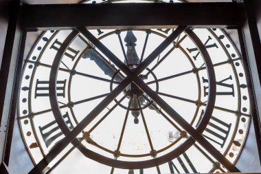 PARIS, FRANCE, Kasım 22, 2023: Orsay Müzesinin mimari detayları