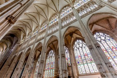 ROUEN, FRANCE, MAYIS 08, 2024: Saint Ouen Katedralinin iç mimari dekorları