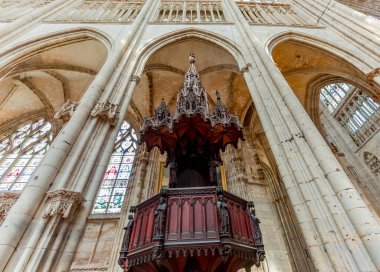 ROUEN, FRANCE, MAYIS 08, 2024: Saint Ouen Katedralinin iç mimari dekorları