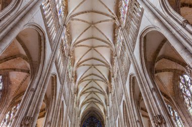 ROUEN, FRANCE, MAYIS 08, 2024: Saint Ouen Katedralinin iç mimari dekorları
