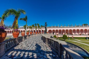 SARASOTA, FLORIDA, ABD, Aralık 03, 2024: mimari ayrıntılar, avlu, loggias ve Ringling Sarayı bahçeleri