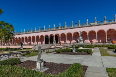 SARASOTA, FLORIDA, USA, DECEMBER 03, 2024 : architectural details, courtyard , loggias and gardens of the Ringling palace clipart