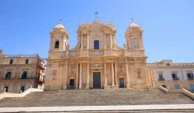 NOTO, SICILY, ITALY, 16 HAZİRAN 2018: Bazilika duomo kilisesinin dış görünüşü, 16 Haziran 2018, Noto, Sicilya, İtalya