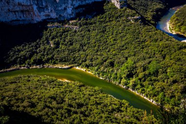 Ardeche nehrinin büyük kanyonu, Cevennes dağları, Güney Fransa