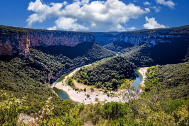 Ardeche nehrinin büyük kanyonu, Cevennes dağları, Güney Fransa