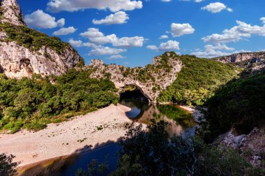 Ardeche nehrinin büyük kanyonu, Cevennes dağları, Güney Fransa
