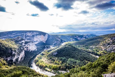 Ardeche nehrinin büyük kanyonu, Cevennes dağları, Güney Fransa
