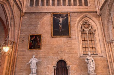 DIJON, FRANCE, ECTOBER 28, 2024: Katedral Sain-benigne 'in iç mimari ve mimari detayları