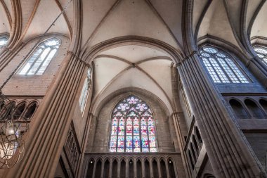 DIJON, FRANCE, ECTOBER 28, 2024: Katedral Sain-benigne 'in iç mimari ve mimari detayları
