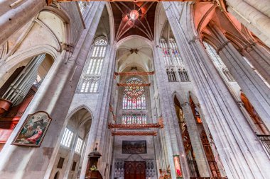 BeaUVAIS, OISE, FRANCE, April 15, 2017: Saint-Peter Katedrali 'nin iç ve mimari detayları