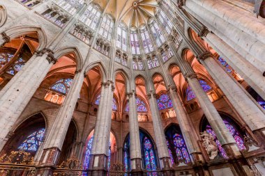 BeaUVAIS, OISE, FRANCE, April 15, 2017: Saint-Peter Katedrali 'nin iç ve mimari detayları