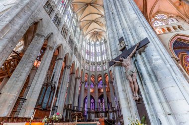 BeaUVAIS, OISE, FRANCE, April 15, 2017: Saint-Peter Katedrali 'nin iç ve mimari detayları
