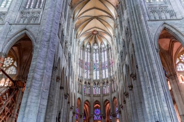 BeaUVAIS, OISE, FRANCE, April 15, 2017: Saint-Peter Katedrali 'nin iç ve mimari detayları