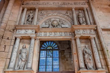 SEMUR-EN-AUXOIS, COTE-D'OR, FRANCE, OCTOBER 29, 2024 : interiors and architectural details of Notre-Dame Collegiate clipart