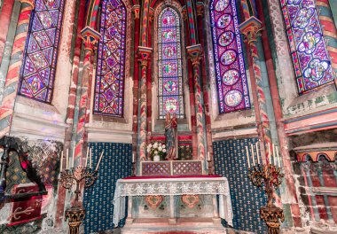 SEMUR-EN-AUXOIS, COTE-D'OR, FRANCE, OCTOBER 29, 2024 : interiors and architectural details of Notre-Dame Collegiate clipart