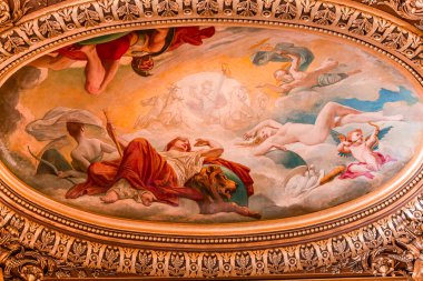 PARIS, FRANCE, 14 Mart 2017: Ressamlar Paul Baudry ve Jules-Elie Delaunay 'in çıplak figürlerinin yer aldığı freskler Palais Garnier Büyük Fuarı, Paris Operası, 19. yüzyıl