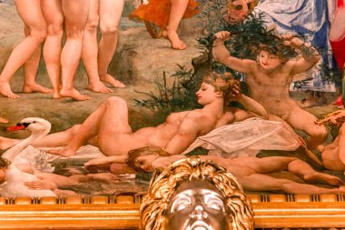 PARIS, FRANCE, 14 Mart 2017: Ressamlar Paul Baudry ve Jules-Elie Delaunay 'in çıplak figürlerinin yer aldığı freskler Palais Garnier Büyük Fuarı, Paris Operası, 19. yüzyıl