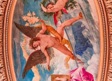 PARIS, FRANCE, 14 Mart 2017: Ressamlar Paul Baudry ve Jules-Elie Delaunay 'in çıplak figürlerinin yer aldığı freskler Palais Garnier Büyük Fuarı, Paris Operası, 19. yüzyıl