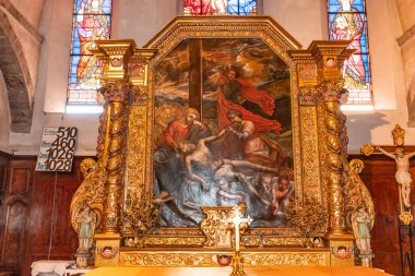 TRANS-EN-PROVENCE, VAR, FRANCE, EKİM 23 Ekim 2024: Saint Victor Kilisesi 'nin iç ve mimari detayları