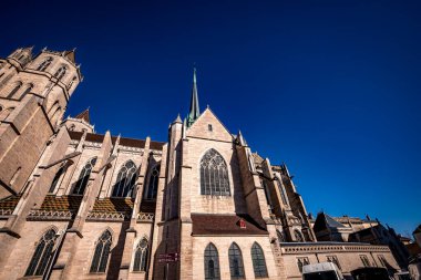 DIJON, FRANCE, ECTOBER 28, 2024: Saint-benigne katedralinin dış ve mimari detayları
