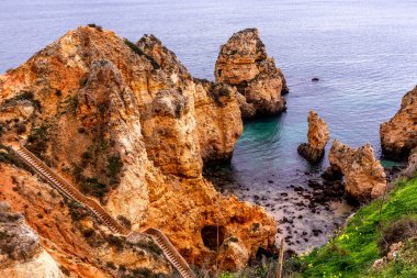 Lagos, Portekiz, 27 Ocak 2019: Ponta da Piedade Cliffs Ocak, 27, 2019, Lagos, algarve, portuga içinde