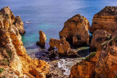 Lagos, Portekiz, 27 Ocak 2019: Ponta da Piedade Cliffs Ocak, 27, 2019, Lagos, algarve, portuga içinde