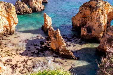 Lagos, Portekiz, 27 Ocak 2019: Ponta da Piedade Cliffs Ocak, 27, 2019, Lagos, algarve, portuga içinde