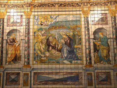 Portekiz Lizbon 'da duvarda seramik renkli azulejolar