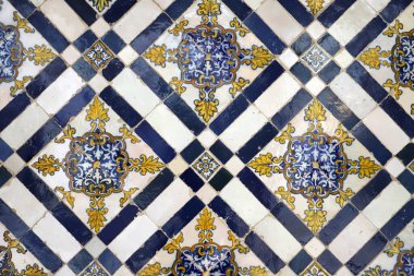 Portekiz Lizbon 'da duvarda seramik renkli azulejolar