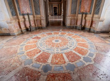 MAFRA, PORTUGAL, 13 Mart 2025, Mafra 'nın ulusal sarayının iç ve mimari detayları