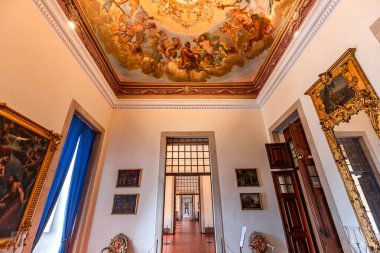 MAFRA, PORTUGAL, 13 Mart 2025, Mafra 'nın ulusal sarayının iç ve mimari detayları