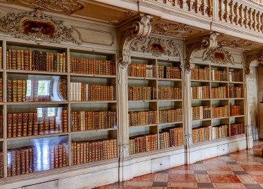 MAFRA, PORTUGAL, 13 Mart 2025, Mafra 'nın ulusal sarayının iç ve mimari detayları