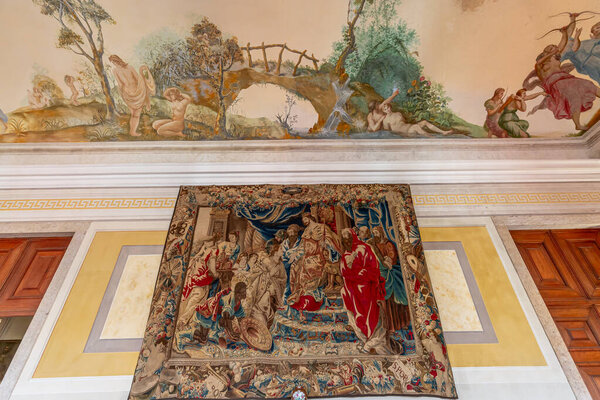 MAFRA, PORTUGAL, 13 марта 2025 года, интерьеры и архитектурные детали национального дворца Мафра