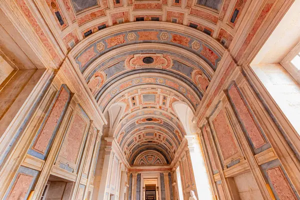 MAFRA, PORTUGAL, 13 Mart 2025, Mafra 'nın ulusal sarayının iç ve mimari detayları