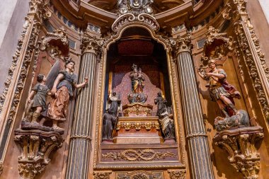 LISBON, PORTUGAL, 14 Mart 2025, Paroquial de graca Kilisesi 'nin mimari detayları, Lizbon, Portekiz