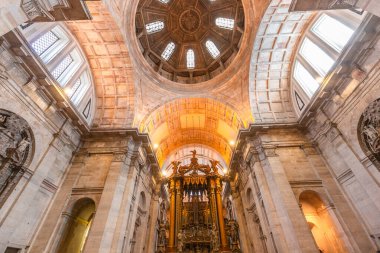 LISBON, PORTUGAL, 15 Mart 2025, Sao Vicente de Fora Manastırı 'nın mimari detayları, Lizbon, Portekiz